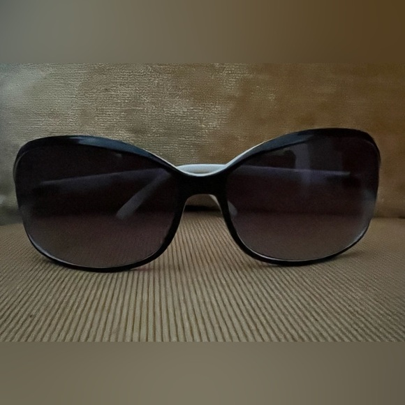 Vintage Simply Vera Wang Sunglasses - Picture 2 of 10